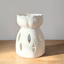 Load image into Gallery viewer, White Lotus Wax Burner